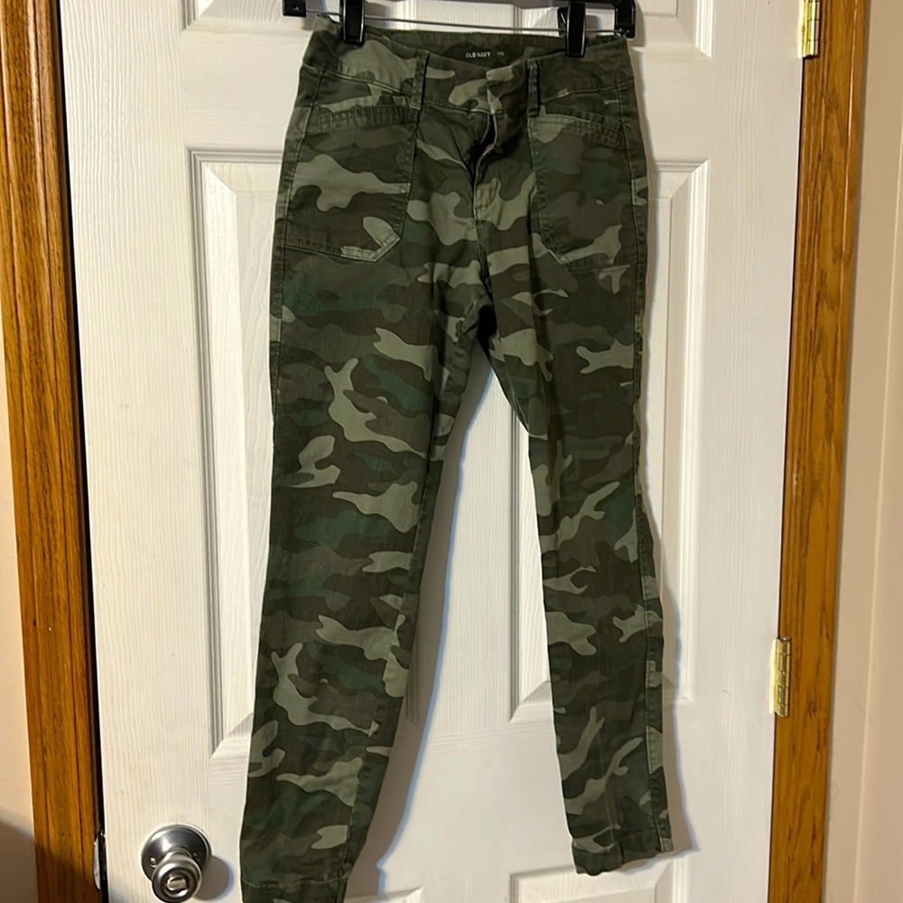 Size 0 Old Navy camouflage jeans (girls)